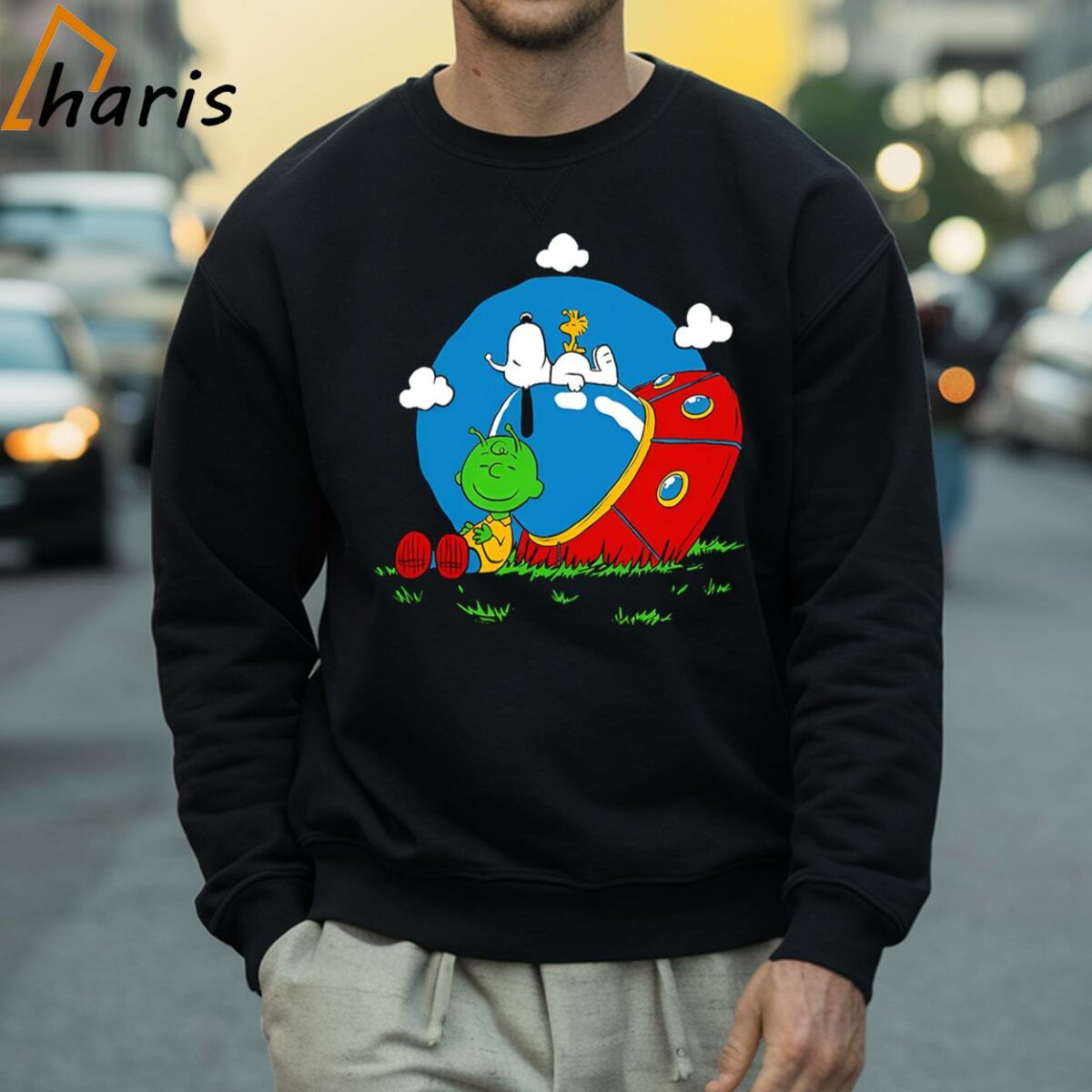 Beagle Extraterrestria Charlie Brown Snoopy and Woodstock Shirt 4 Sweatshirt