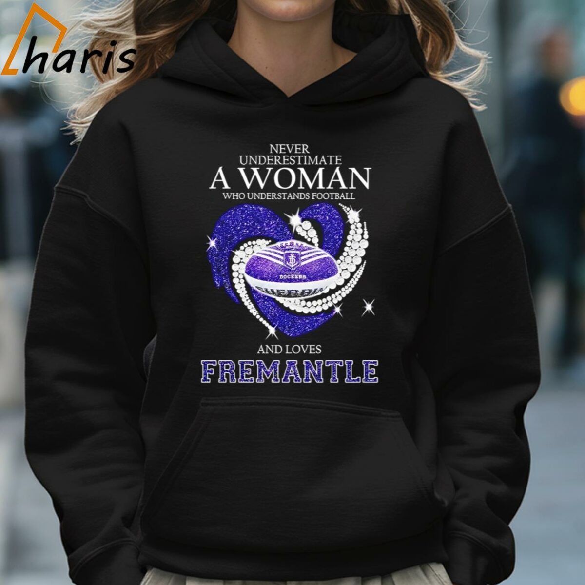Never Underestimate A Woman Who Understands Football And Loves Fremantle Shirt 5 Hoodie